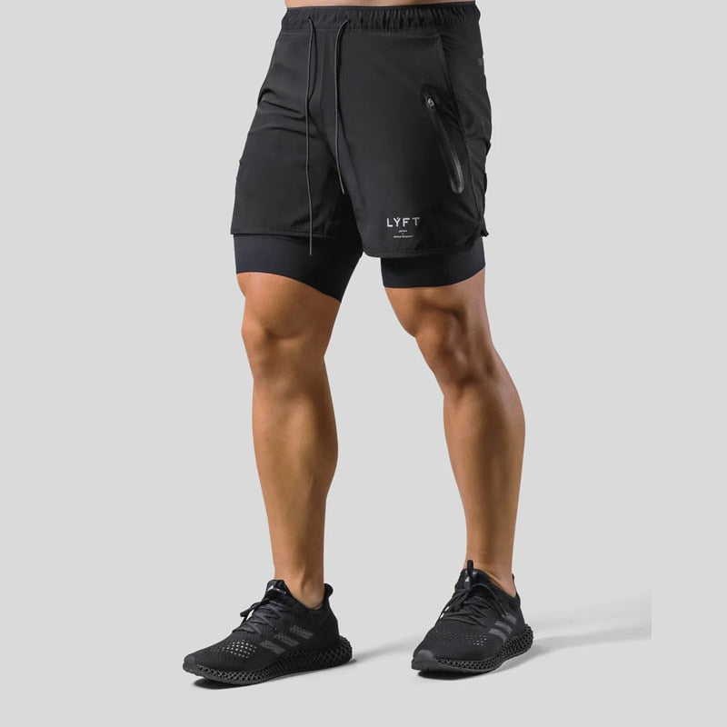 "2-in-1 sportbroek voor heren, blauw, met shorts en geïntegreerde zwarte compressielegging voor comfort en ondersteuning."