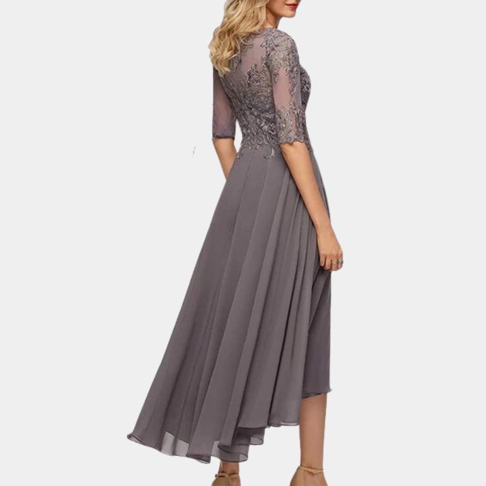 "A-lijn bruine feestjurk met elegante kanten details, benadrukt silhouet en geschikt voor speciale gelegenheden."