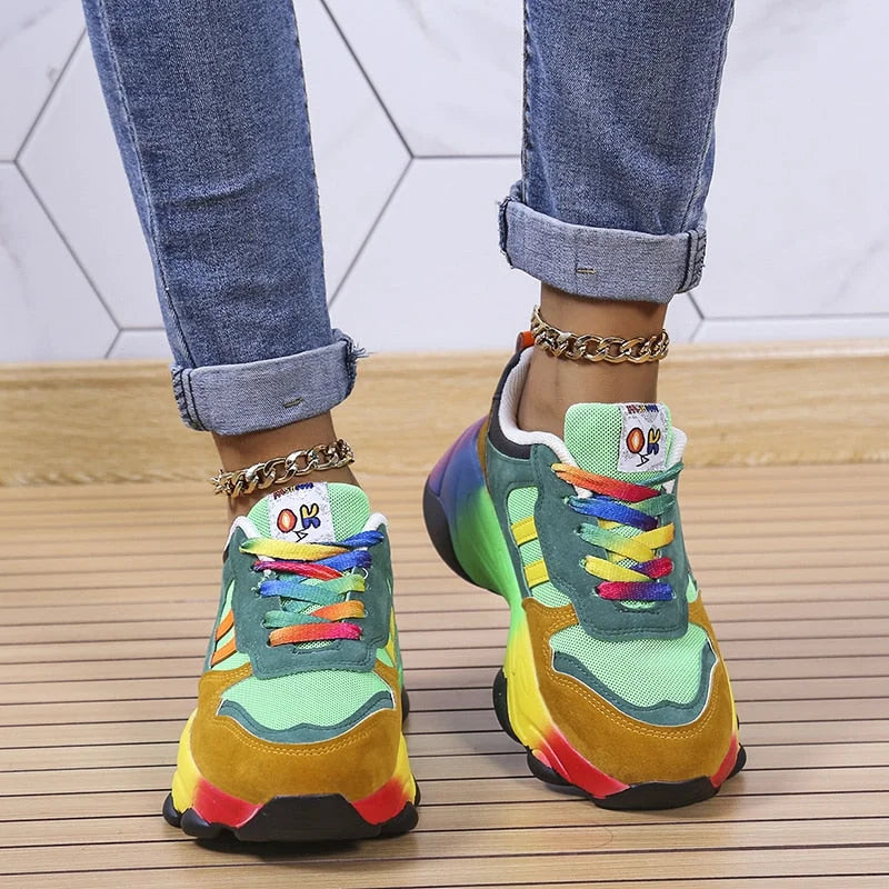 "Blauwe orthopedische sneakers voor dames, met modern ontwerp, ergonomische zool en ademend materiaal voor comfort."