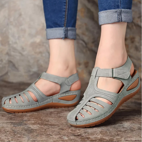 Bruine orthopedische sandalen in Romeinse stijl voor dames met klittenband en PU-leer, ideaal voor comfort en stijl.