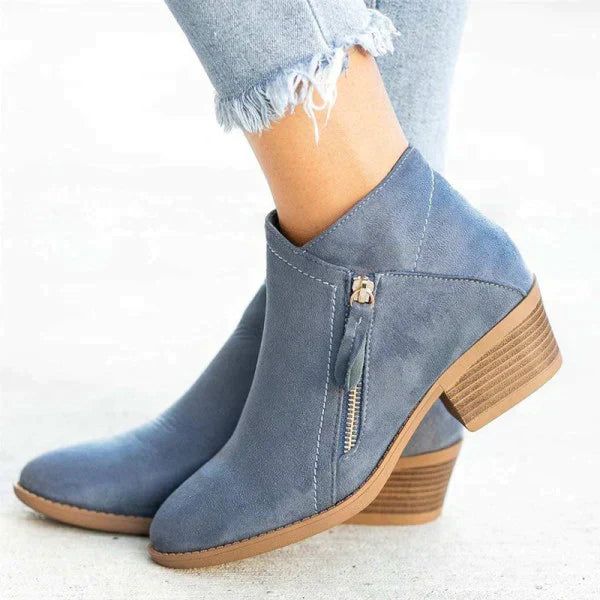 "Damesleren enkellaarzen met orthopedisch comfort, anatomisch ontwerp, zijrits en stijlvol blauw leer."