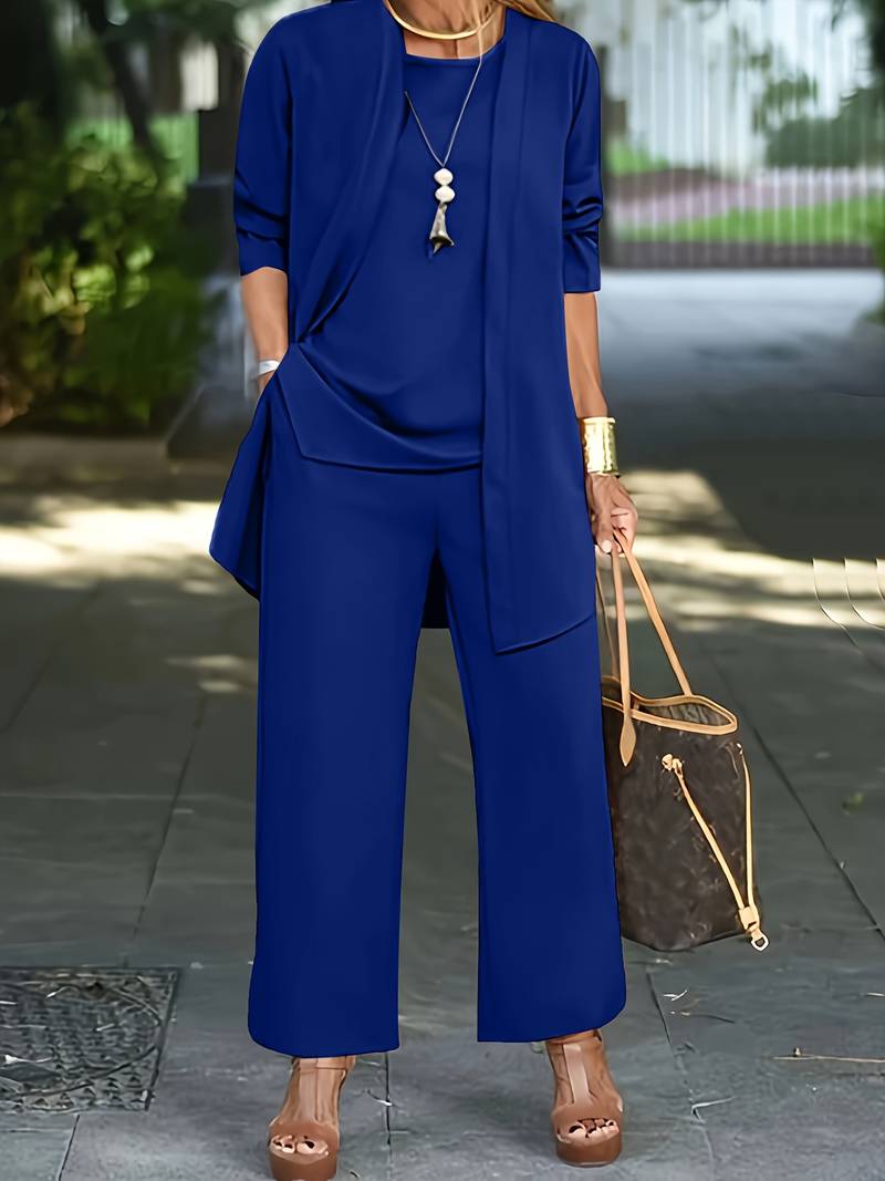 "Driedelige dames broekpak set in blauw, met elegant vest, topje en lange broek, perfect voor stijl en comfort."