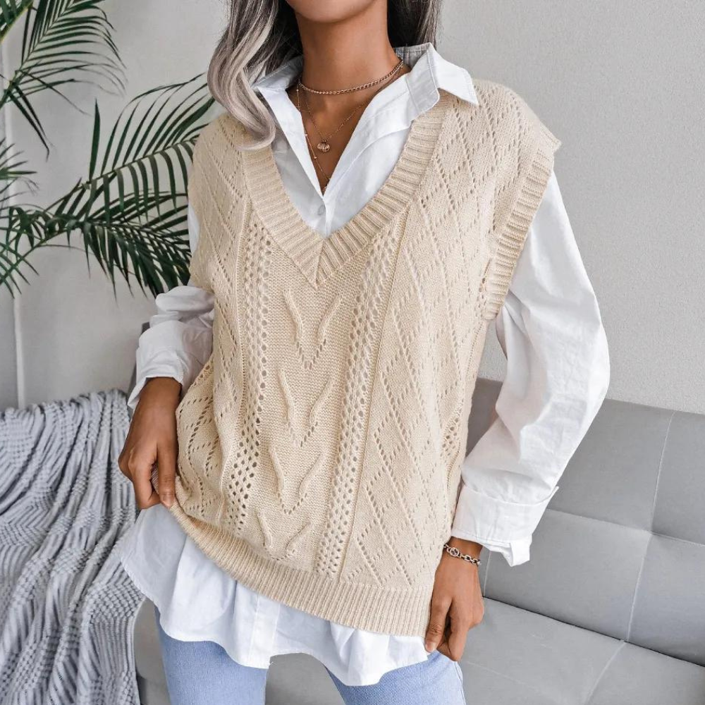 "Elegant kabelgebreid V-hals vest zonder mouwen voor vrouwen, verkrijgbaar in abrikoos, blauw en grijs."