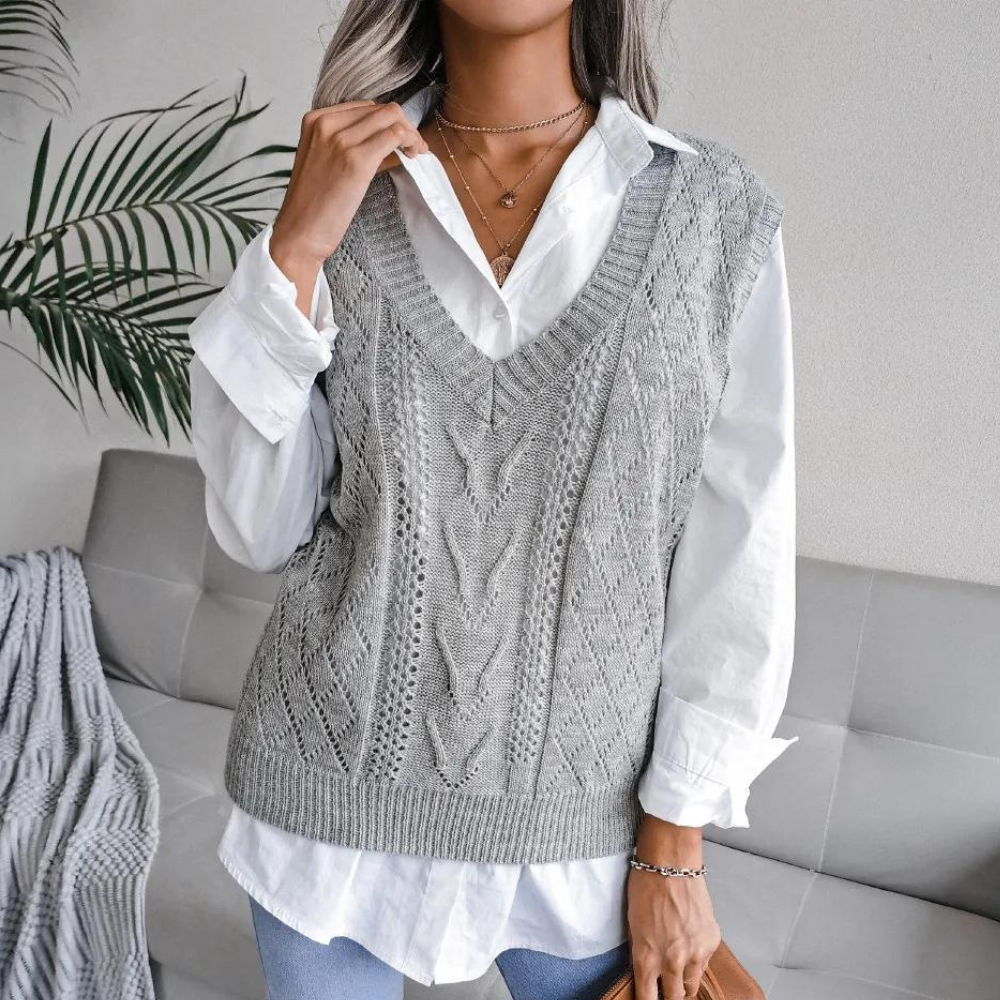 "Elegant kabelgebreid V-hals vest zonder mouwen voor vrouwen, verkrijgbaar in abrikoos, blauw en grijs."