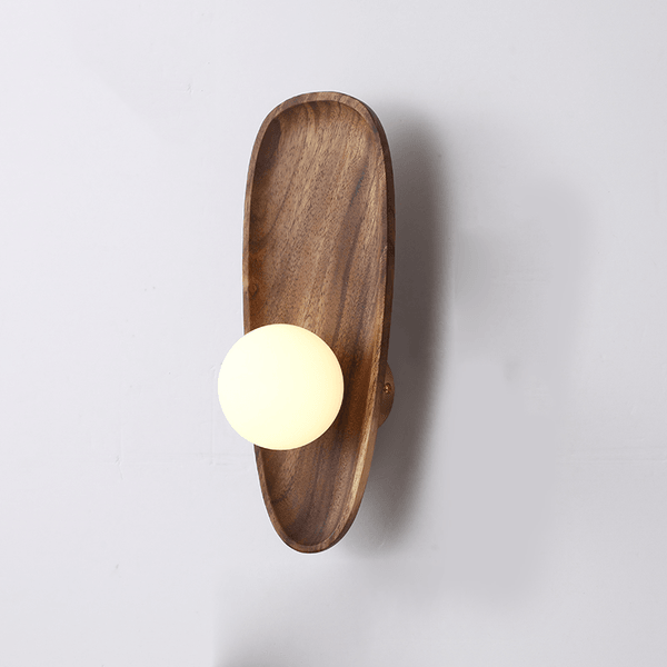 Elegant ontworpen wandlamp van natuurlijk hout, LED-verlichting, geeft een warme uitstraling in moderne of klassieke interieu