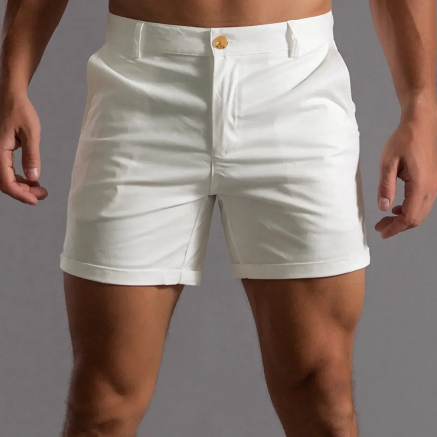 "Elegante, comfortabele heren chino shorts voor zomer, effen kleur, lossere pasvorm, ideaal voor casual activiteiten."