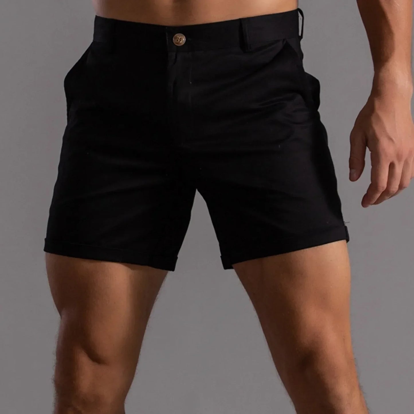 "Elegante, comfortabele heren chino shorts voor zomer, effen kleur, lossere pasvorm, ideaal voor casual activiteiten."