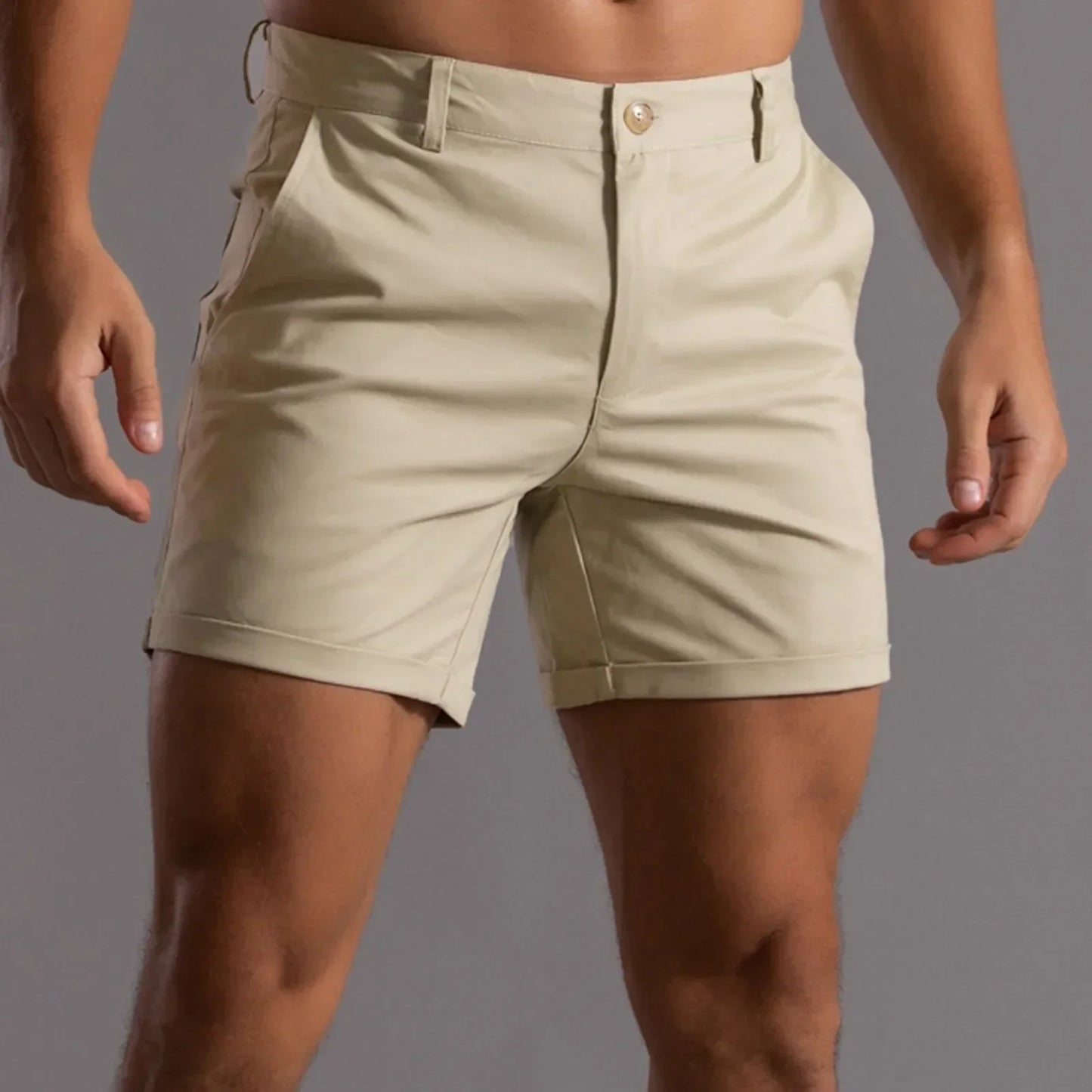 "Elegante, comfortabele heren chino shorts voor zomer, effen kleur, lossere pasvorm, ideaal voor casual activiteiten."