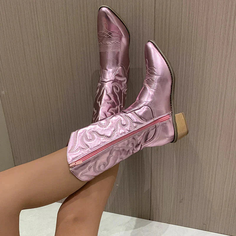 "Elegante dames cowboylaarzen met sprankelende metallic afwerking, hoge hak en moderne uitstraling voor een glamoureuze look.