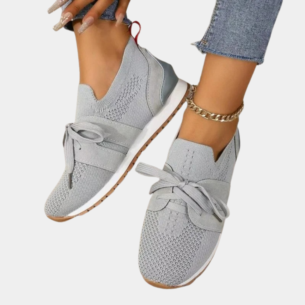 "Elegante damessneakers in zwart met modern ontwerp, comfortabele pasvorm en zachte binnenzool voor dagelijks gebruik"