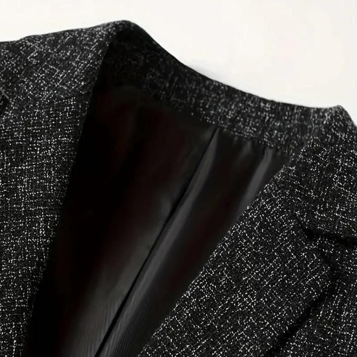 "Elegante herens blazer in marineblauw met klassiek ontwerp; veelzijdig voor elke gelegenheid en gemaakt van hoogwaardige sto