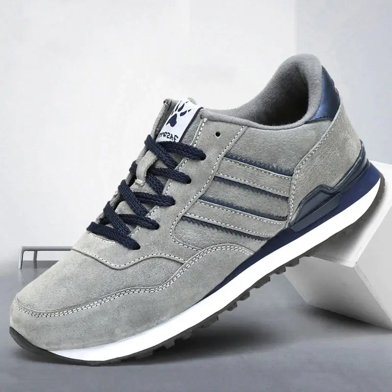 "Elegante klassieke herensneaker, minimalistisch ontwerp, hoogwaardig materiaal, comfortabel en duurzaam voor dagelijks gebru