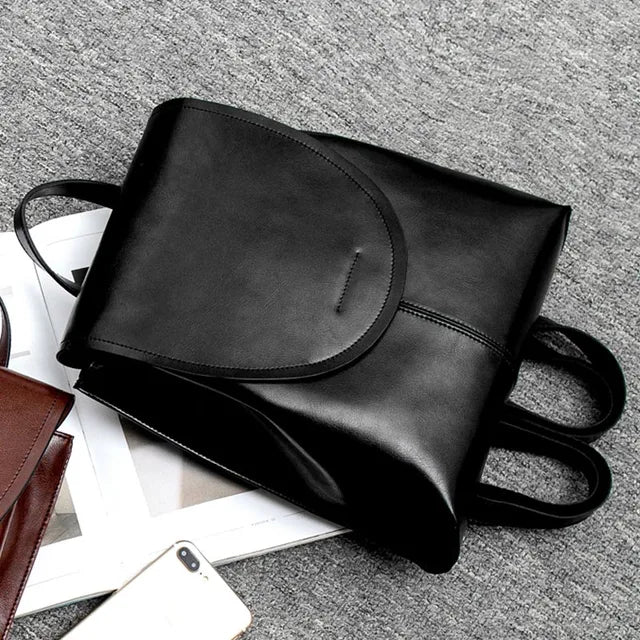 "Elegante leren rugzak met veelzijdige opbergruimte, hoogwaardig leer, tijdloos ontwerp, ideaal voor modebewuste vrouwen."