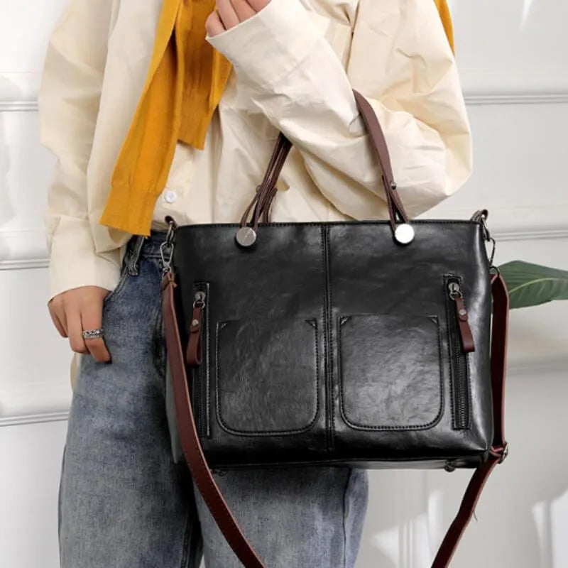 "Elegante leren schoudertas met magnetische sluiting, duurzaam bruin leer, verstelbare riem voor draagcomfort."