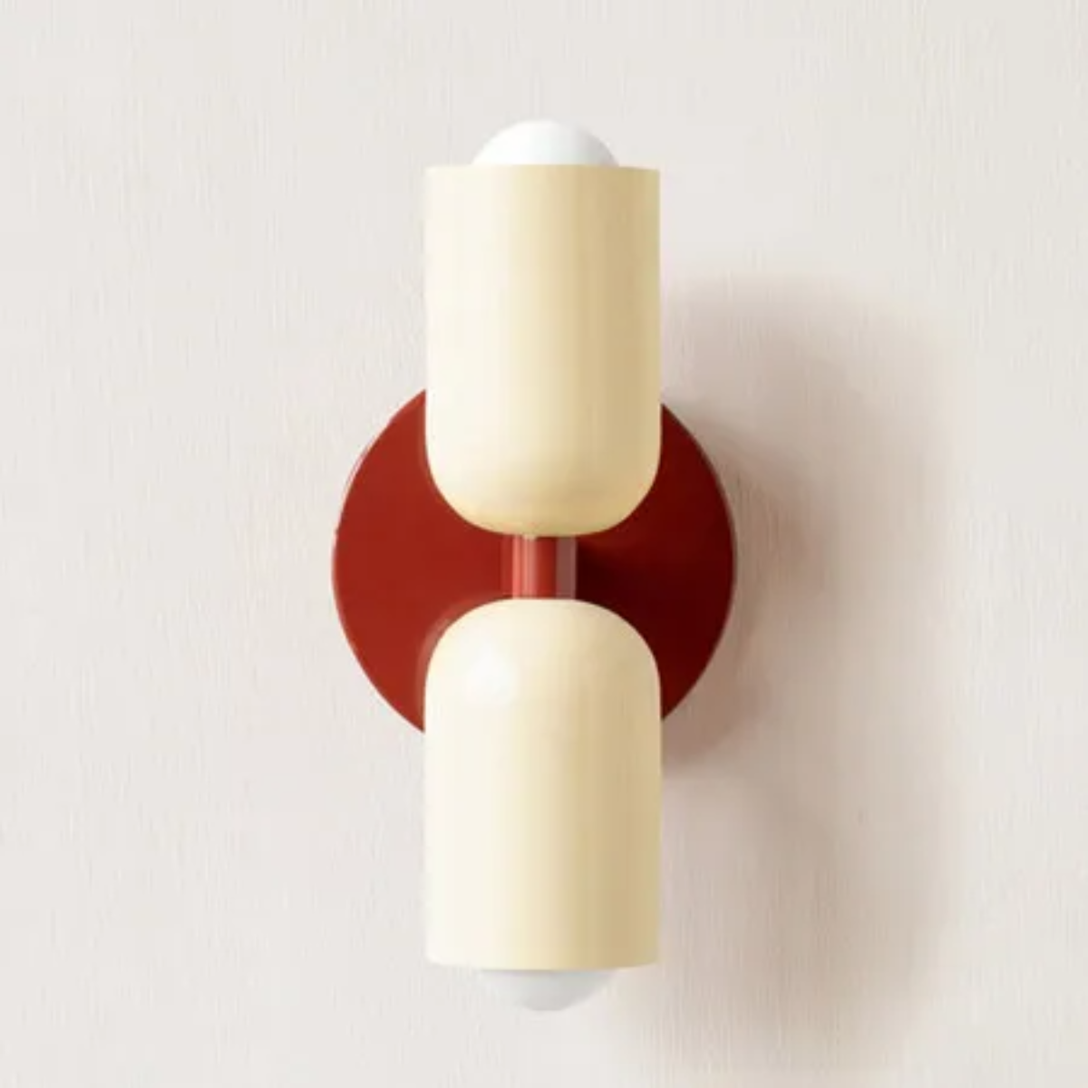 "Elegante Scandinavisch ontworpen wandlamp met LED, verkrijgbaar in meerdere kleuren voor warmte en stijl in elk interieur."