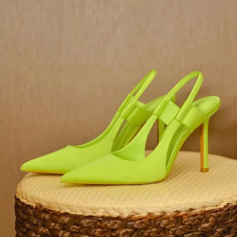 "Elegante slingback pumps met hoge hak, puntige neus, en slingback bandje, perfect voor chique evenementen en dagelijks comfo