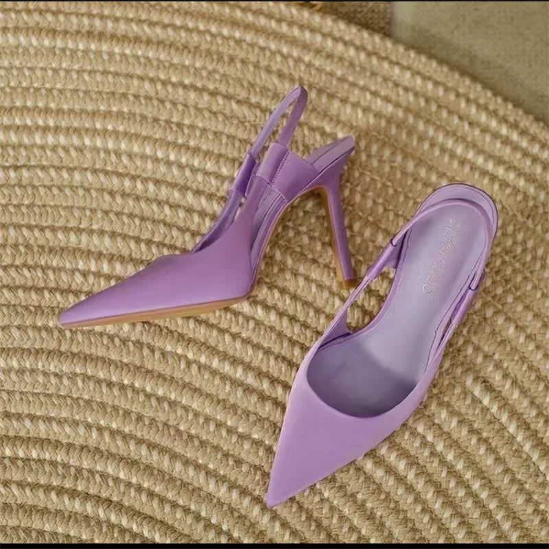 "Elegante slingback pumps met hoge hak, puntige neus, en slingback bandje, perfect voor chique evenementen en dagelijks comfo