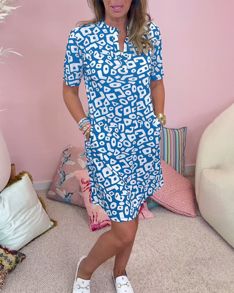 "Elegante V-hals zomerjurk voor dames, luchtig met trendy patronen, ideaal voor warme dagen met praktische zakken."