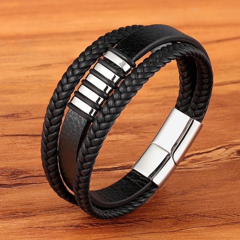 "Elegante verstelbare lederen armband met mannelijke uitstraling en magnetische sluiting, perfect voor moderne mannenstijl."