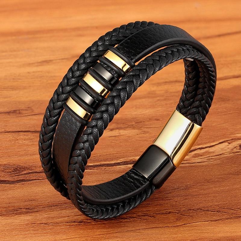 "Elegante verstelbare lederen armband met mannelijke uitstraling en magnetische sluiting, perfect voor moderne mannenstijl."