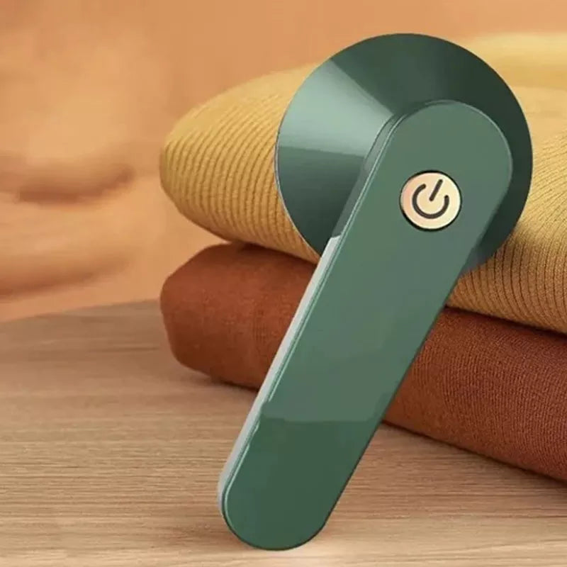 "Elektrische pluizenverwijderaar met ergonomisch ontwerp, krachtige motor, geschikt voor diverse stoffen in groen en wit."