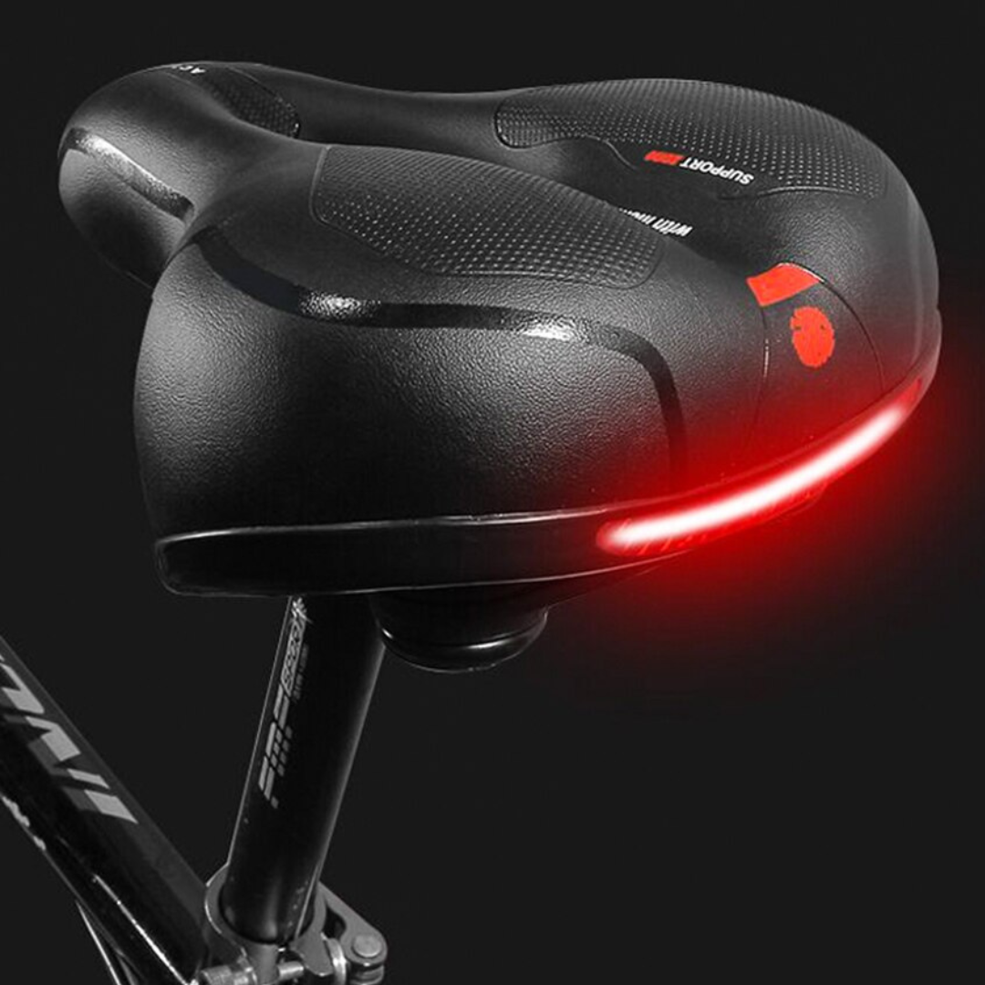 "Ergonomisch fietszadel met geheugenschuim en schokabsorptie, ideaal voor lange ritten, zwart met reflecterende details."