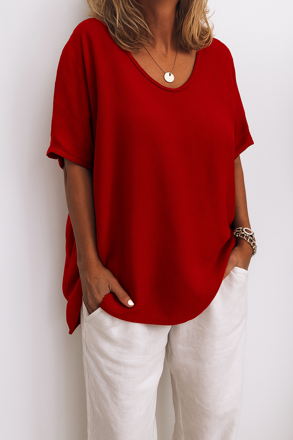 Grijs linnen T-shirt voor dames, luchtig en stijlvol met ronde hals, perfect voor casual zomerdagen.
