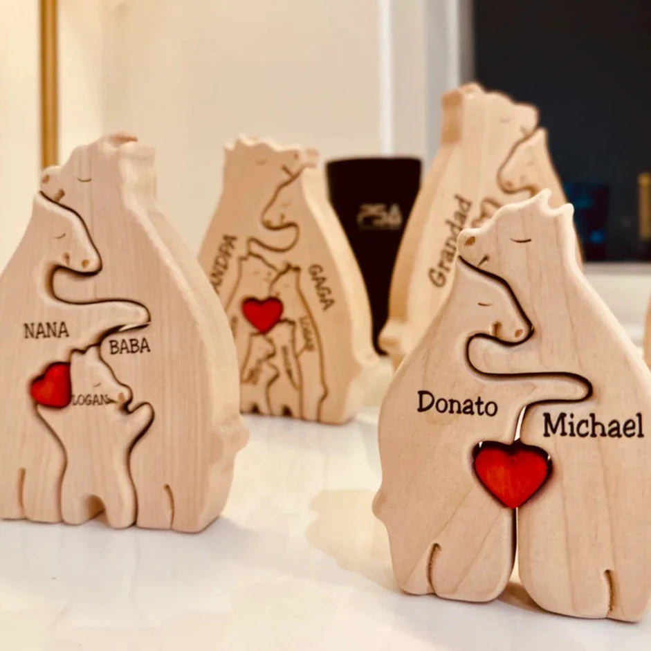 "Handgemaakte houten berenbeeldjes familie; unieke decoratie; personaliseerbaar; duurzaam materiaal; home accessoires"