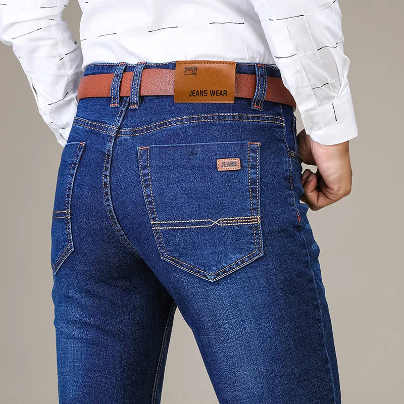 "Heren stretch jeans, slim fit, donkerblauw, nauwsluitend design, elegant en comfortabel voor elke gelegenheid."