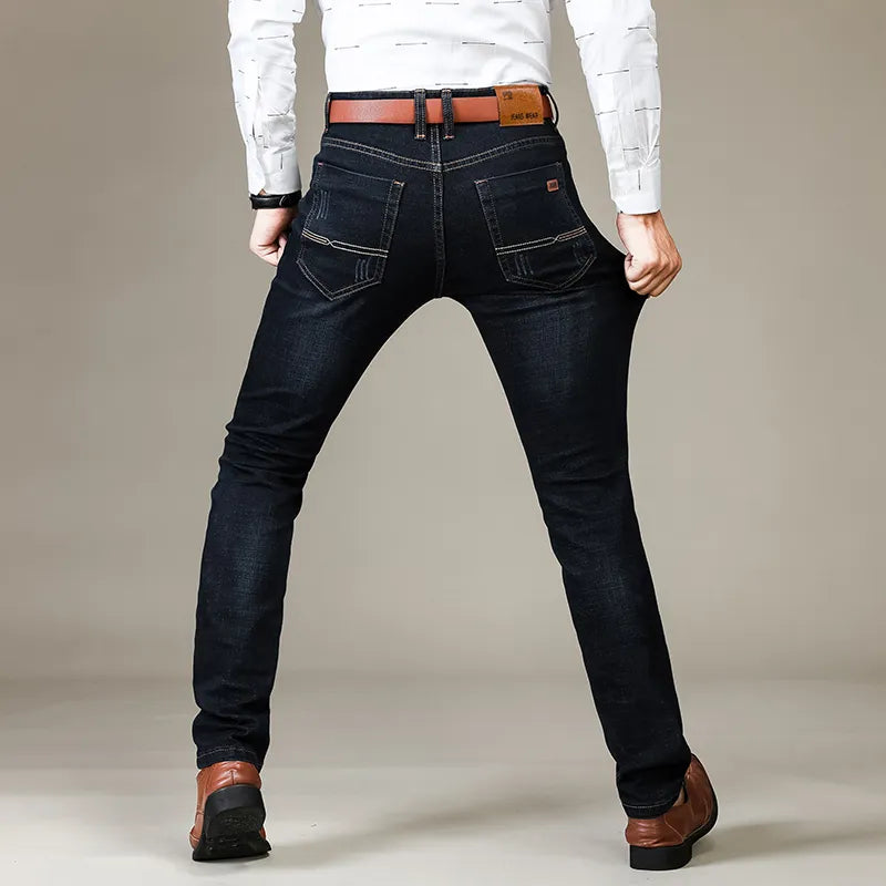 "Heren stretch jeans, slim fit, donkerblauw, nauwsluitend design, elegant en comfortabel voor elke gelegenheid."