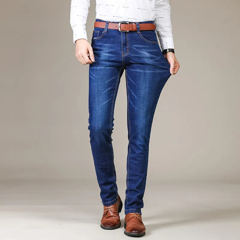"Heren stretch jeans, slim fit, donkerblauw, nauwsluitend design, elegant en comfortabel voor elke gelegenheid."