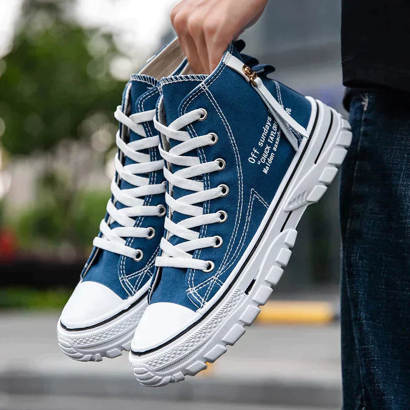 "Hoge heren sneakers, eigentijds design, synthetisch, casual of semi-formeel, kleuren: zwart, blauw, wit."