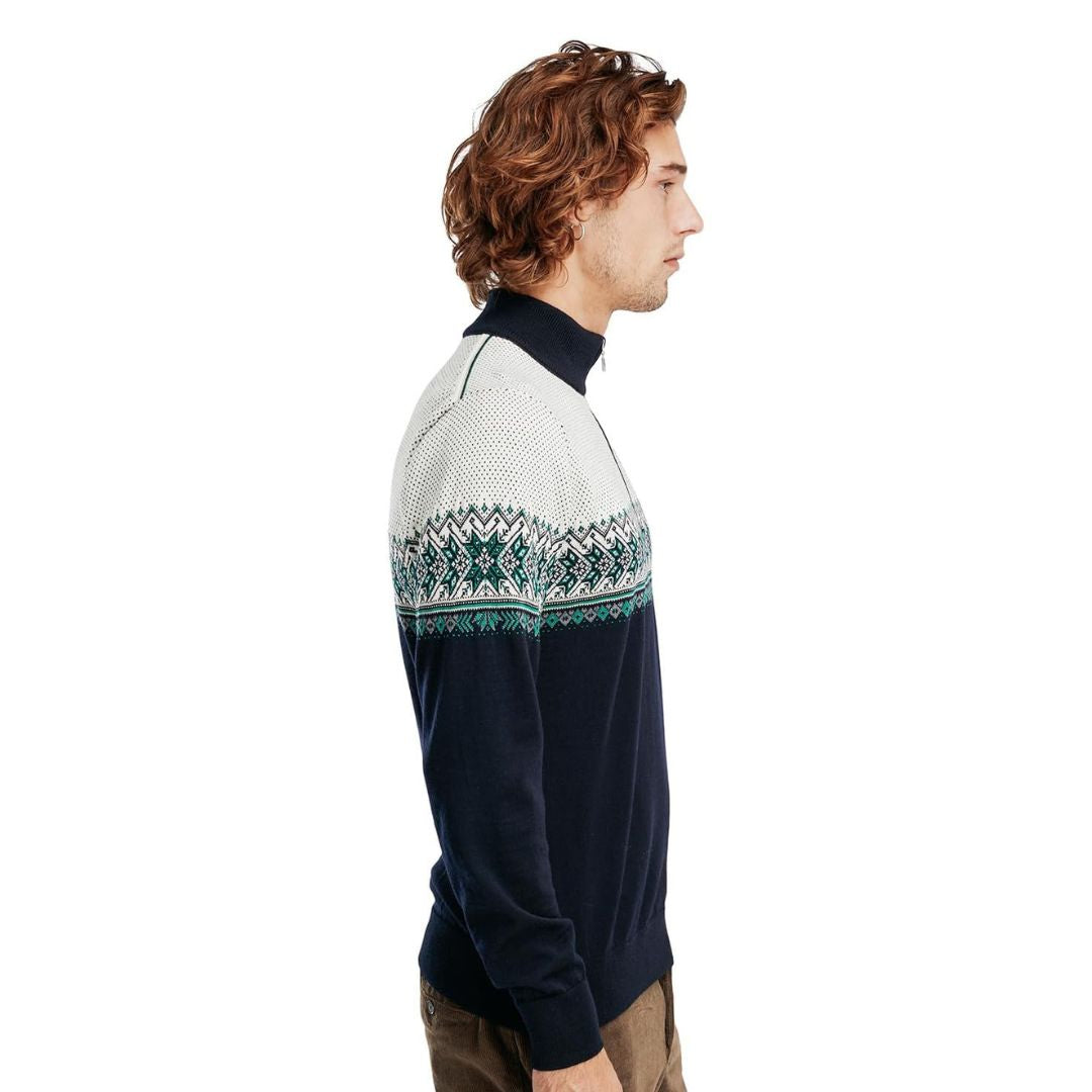 "Hovden heren trui in lichtgewicht stof met tijdloos patroon en elegante look, ideaal voor elke gelegenheid."