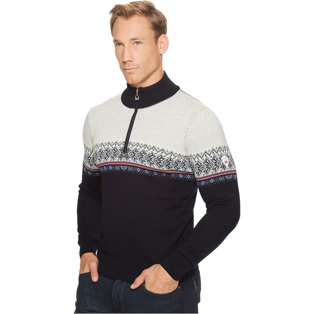 "Hovden heren trui in lichtgewicht stof met tijdloos patroon en elegante look, ideaal voor elke gelegenheid."