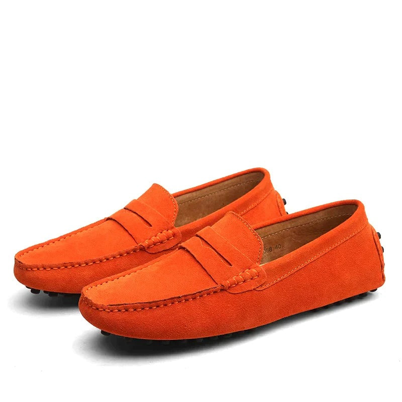 "Italiaanse stijl heren suède loafers, elegant ontwerp, bruine kleur, ideaal voor zowel casual als formele gelegenheden."