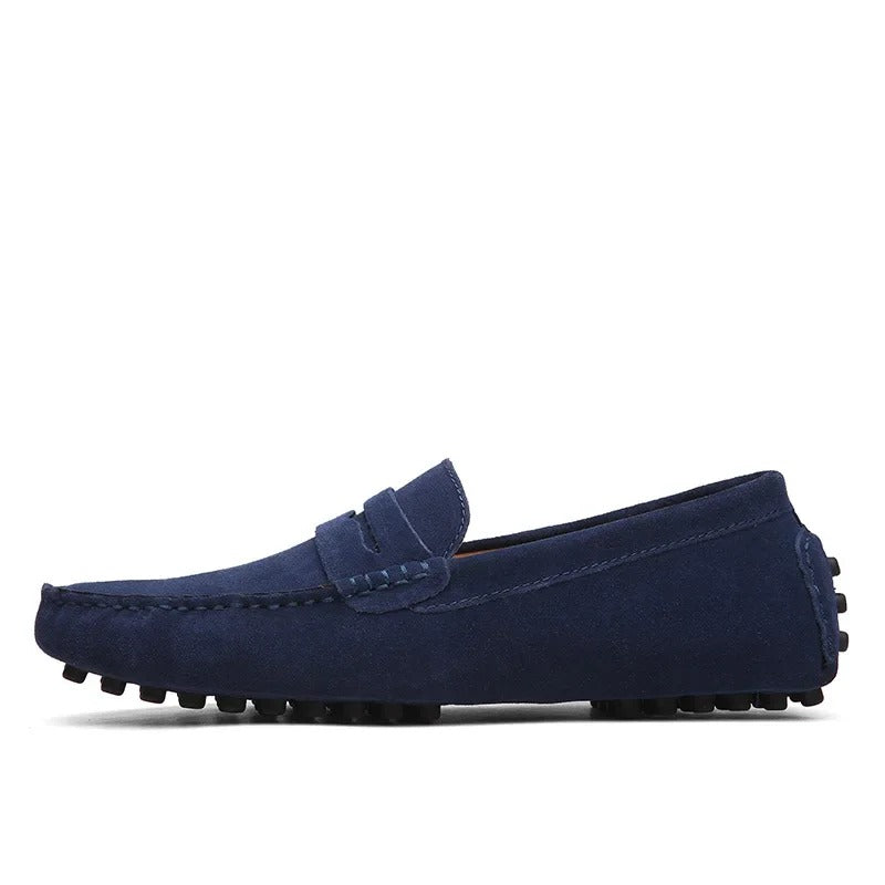 "Italiaanse stijl heren suède loafers, elegant ontwerp, bruine kleur, ideaal voor zowel casual als formele gelegenheden."