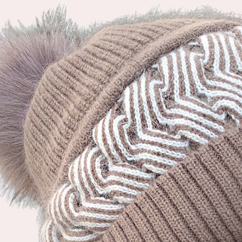 "Jasmijn muts en sjaal set in roze met pompon, zacht nertsfleece voor comfort en stijl, ideaal voor koude dagen."