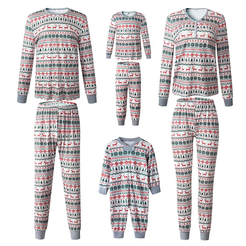 "Kerst pyjama's voor gezin in warme kleuren, comfortabel katoen, perfect voor feestelijke familiefoto's, alle maten."