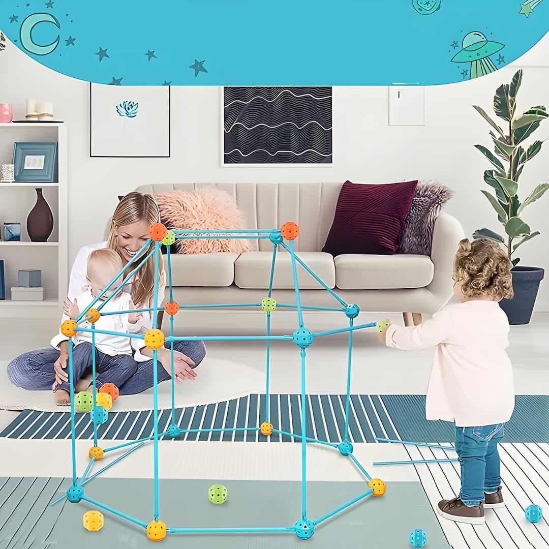 "Kinderen spelen creatief in kleurrijk, magisch speelfort; geschikt voor binnen en buiten, met optionele sets en accessoires.