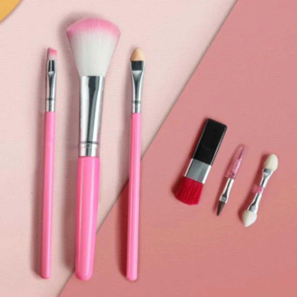"Kleurrijke kinder make-up set met lippenstift en oogschaduw; veilig, niet-toxisch, ideaal voor creatief spel."
