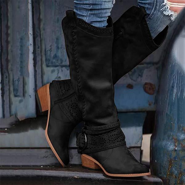 "Lang suède boho laarzen met gespsluitingen en subtiele stiksels, elegante bohemian dames schoenen in bruin."