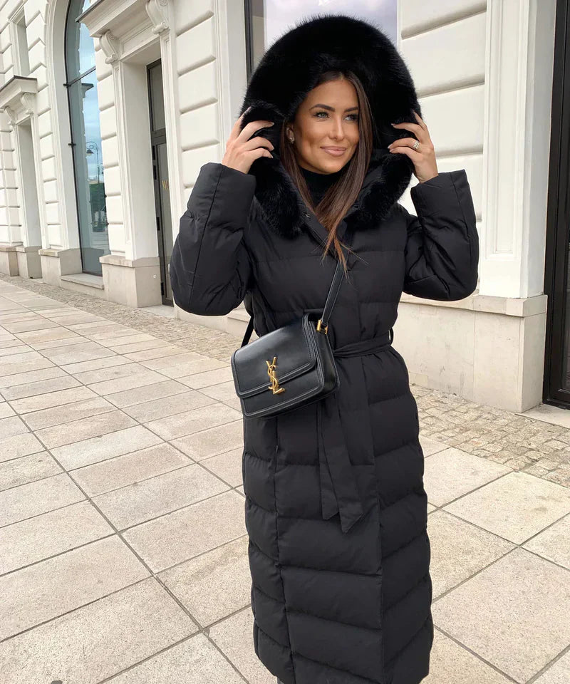 Lange gewatteerde dames winterjas met faux fur kraag, premium isolatie en zakken, in zwart of beige, voor stijl en comfort.