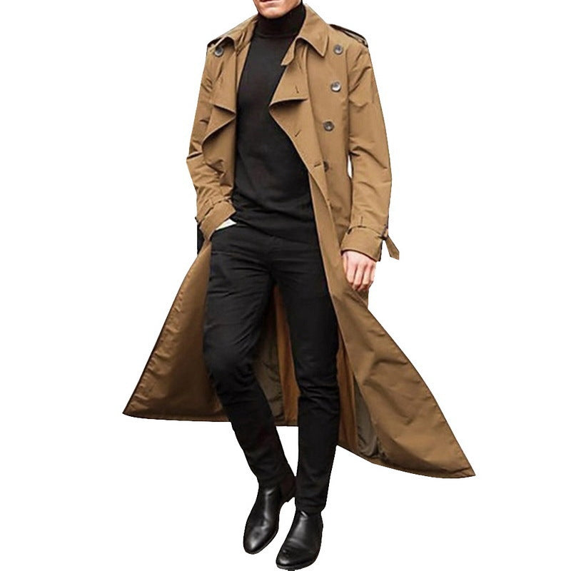 "Lange heren trenchcoat, tijdloos en elegant met dubbele knopenrij, in klassieke pasvorm voor stijlvolle herenmode."