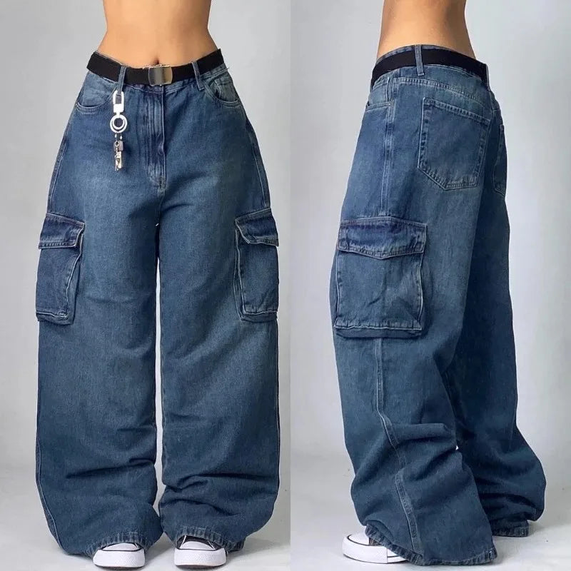 "Lichtblauw gewassen unisex baggy cargospijkerbroek met retro flair, wijde pijpen en vintage uitstraling, perfect voor street