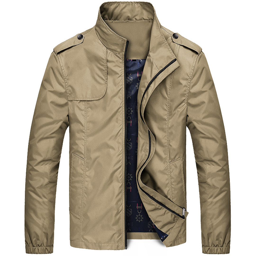"Lichte heren zomerjas, ademend met stoere kraag en schouderdetails, ideaal voor casual of sportieve outfits, zomermode"