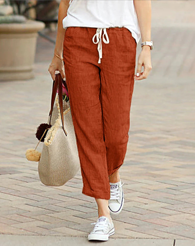 "Lichtgewicht linnen broek voor dames, luchtige pasvorm, licht van tint, perfect voor warme dagen en zomerse outfits."