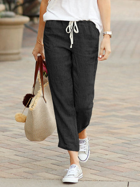 "Lichtgewicht linnen broek voor dames, luchtige pasvorm, licht van tint, perfect voor warme dagen en zomerse outfits."