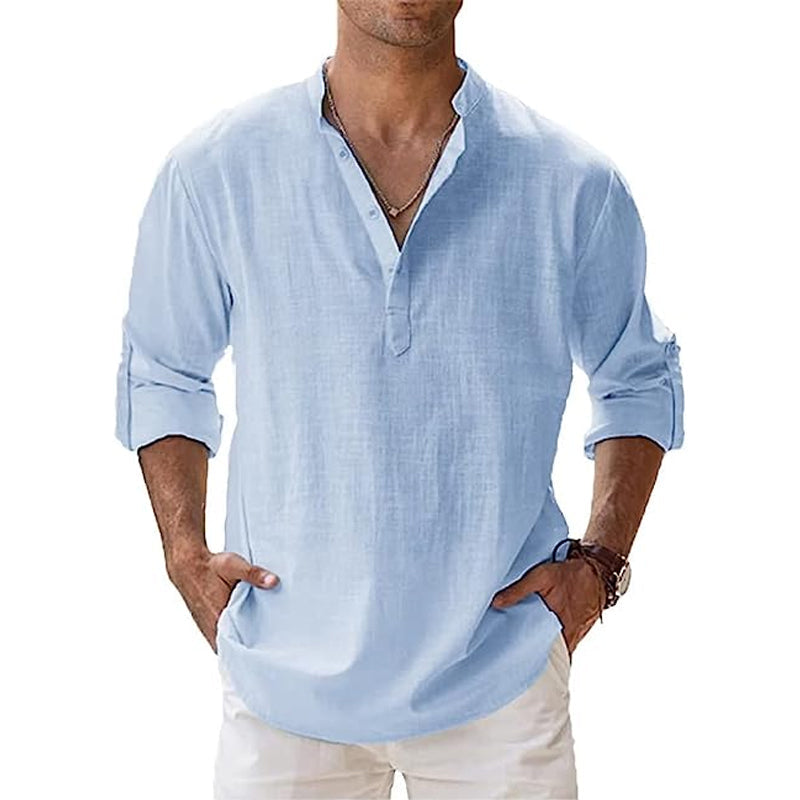 Lichtgewicht linnen herenoverhemd, Henley stijl, lange mouw, in lichtblauw. Perfect voor zomer en casual uitjes.