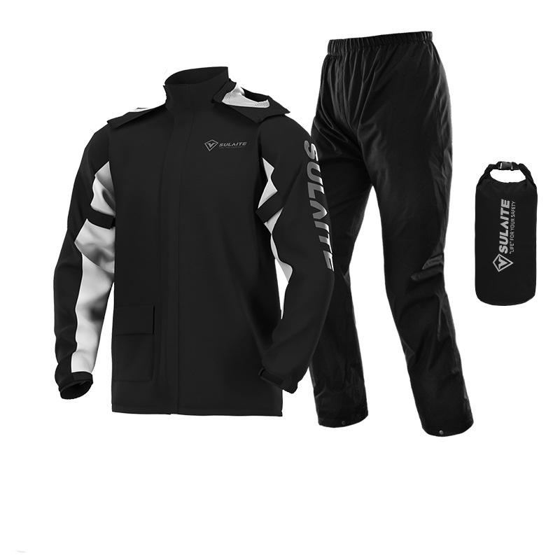 "Lichtgewicht, waterdichte outdoor windjack met reflecterende details, ideaal voor wandelen, zwart, opgevouwen in opbergtas."