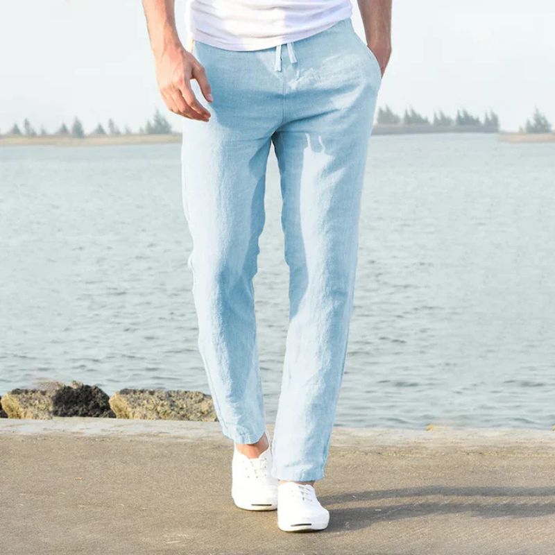 Linnen zomerbroek voor heren in blauw, luchtige casual stijl, ademend en comfortabel voor warme dagen.